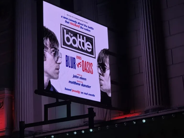 The battle Blur vs Oasis MIX56 Manchester Opera House