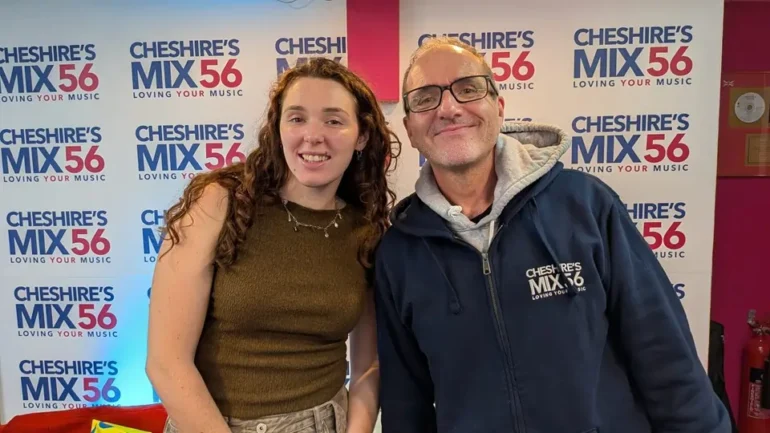 amy nic parr hall warrington party bags disco MIX56 phil in the morning