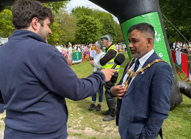 st roccos warrington colour run supported by the mayor of warrington