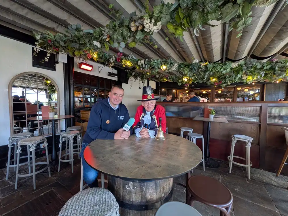 chester town crier David Mitchell speaks to Smithy on MIX56